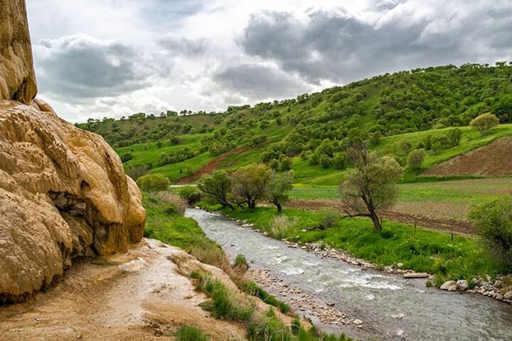 چشمه کانی گراوان کجاست؟