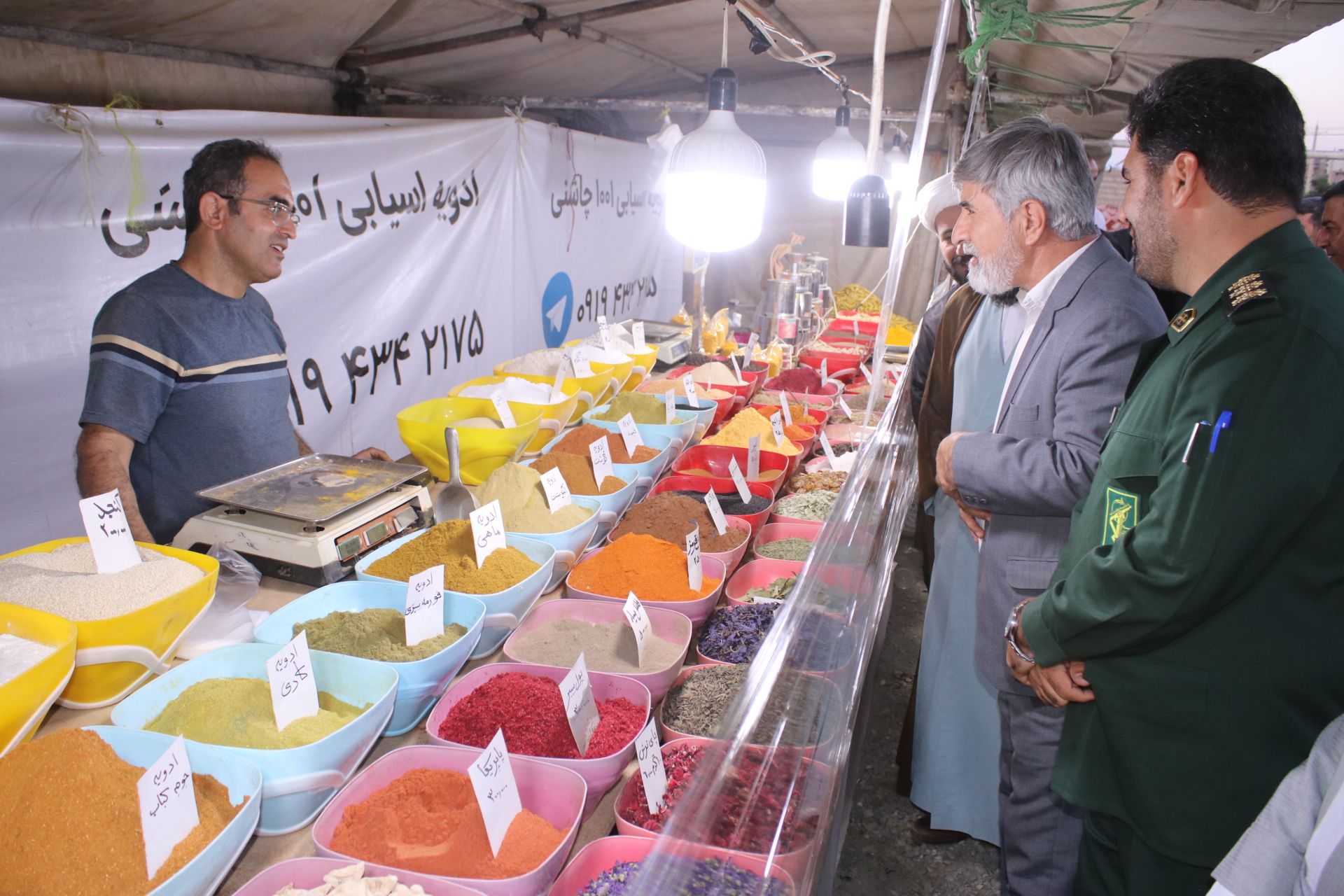 برپایی نمایشگاه صنایع دستی و سوغات در سردشت